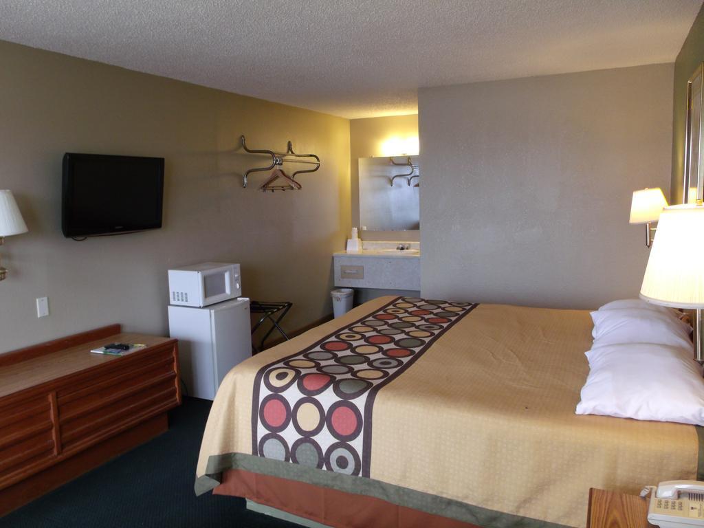 Budgetel Inn & Suites Butler Экстерьер фото
