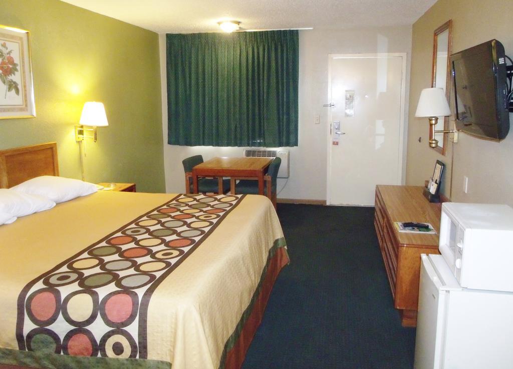 Budgetel Inn & Suites Butler Экстерьер фото