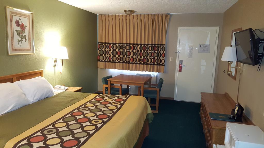 Budgetel Inn & Suites Butler Экстерьер фото