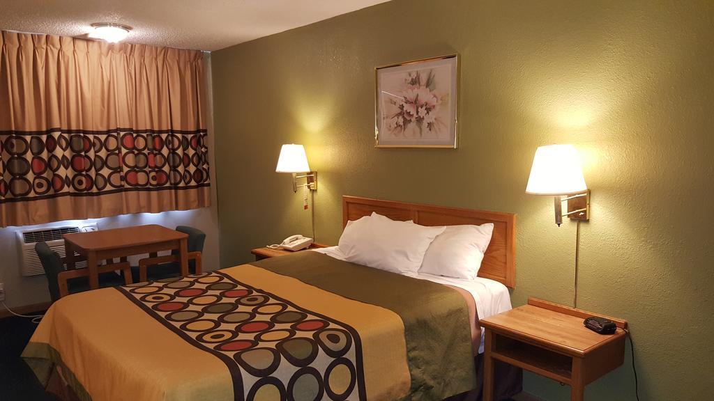 Budgetel Inn & Suites Butler Экстерьер фото