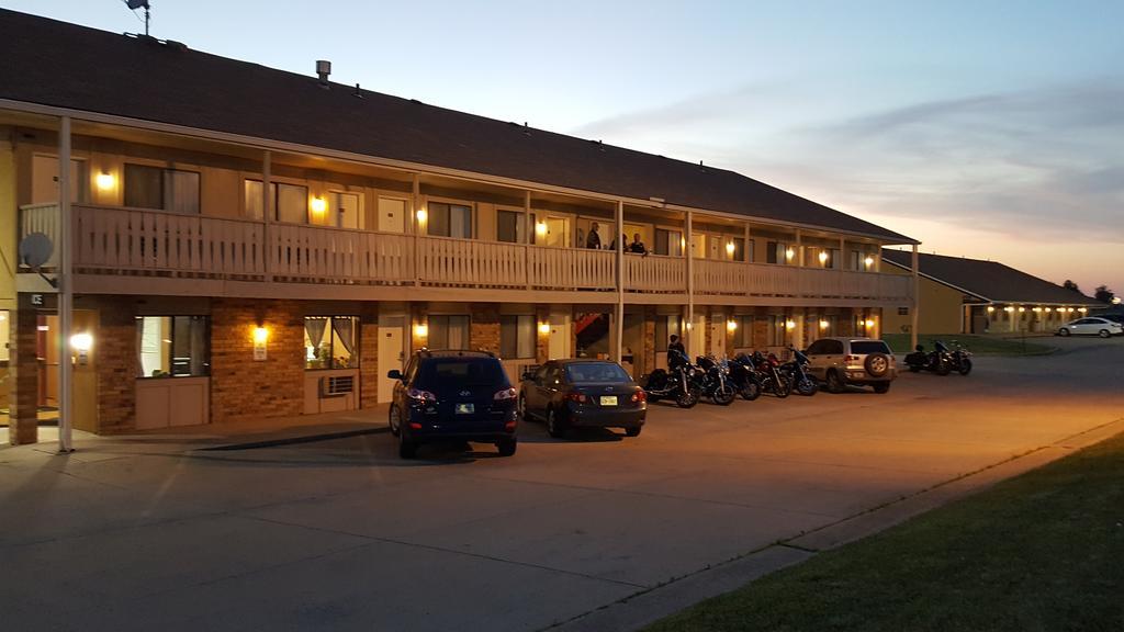 Budgetel Inn & Suites Butler Экстерьер фото