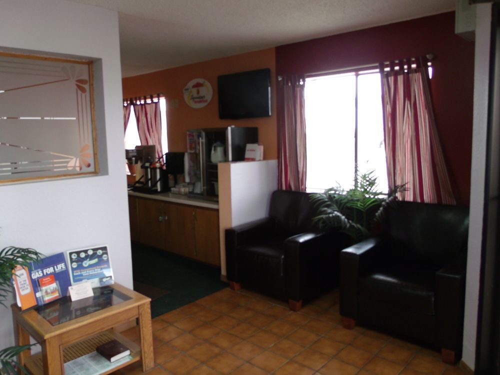 Budgetel Inn & Suites Butler Экстерьер фото