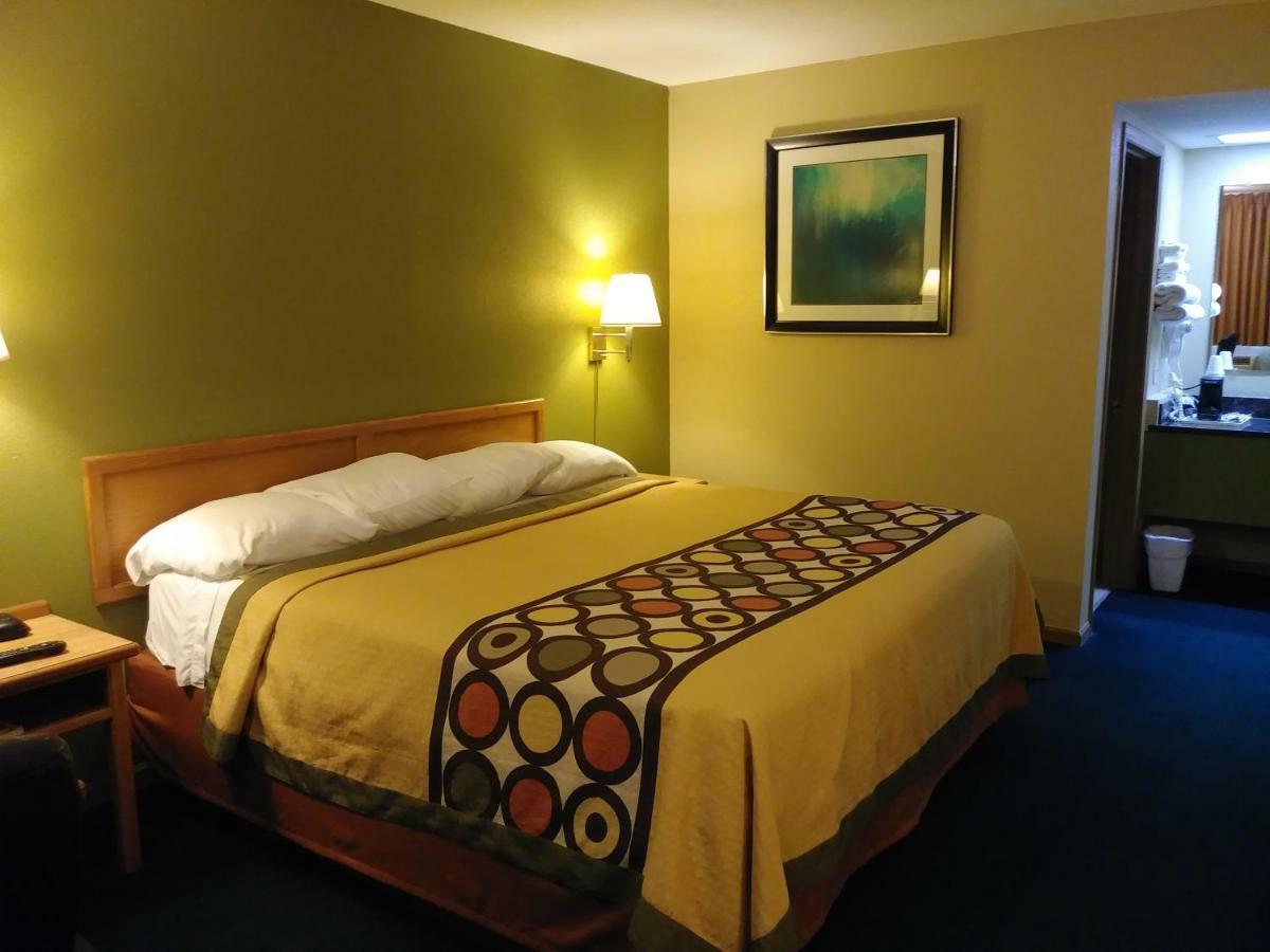 Budgetel Inn & Suites Butler Экстерьер фото